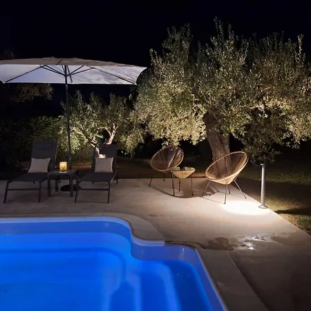 Thea Sea View Detached Villa, ニキティ