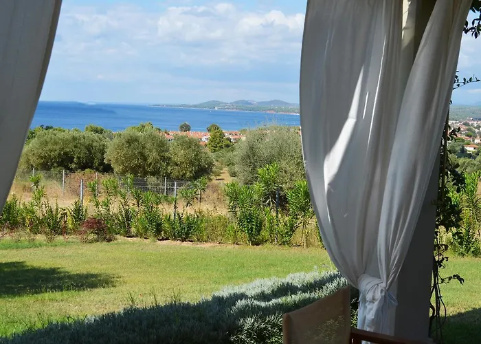 Thea Sea View Private Pool Villa, וילה ניקיטי