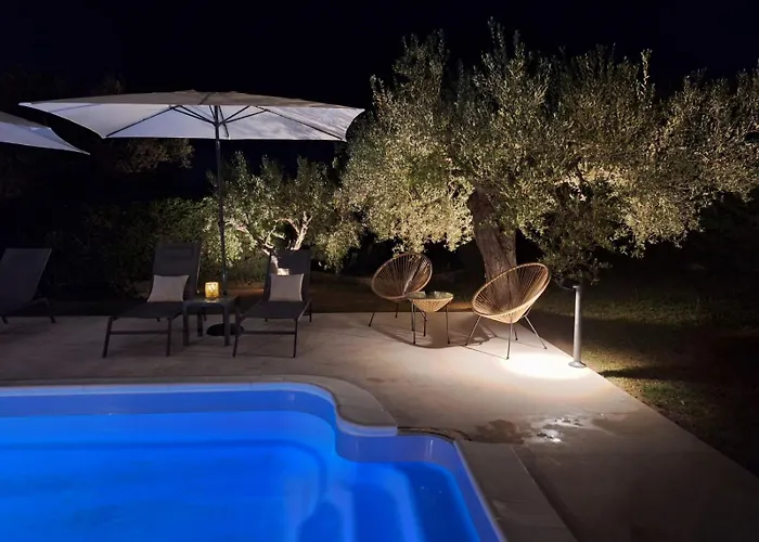 Thea Sea View Private Pool Villa, ניקיטי