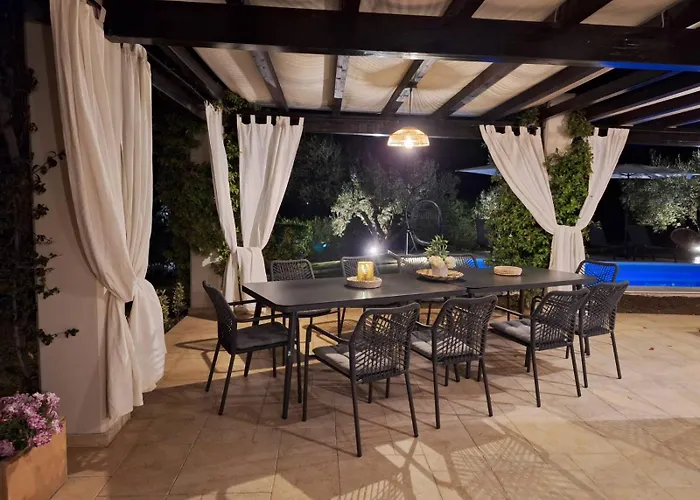 Thea Sea View Private Pool Villa, וילה *