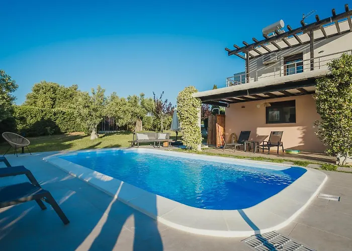 Thea Sea View Private Pool Villa, וילה