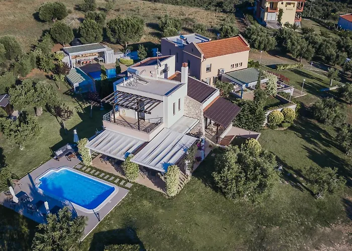 Thea Sea View Private Pool Villa, וילה ניקיטי
